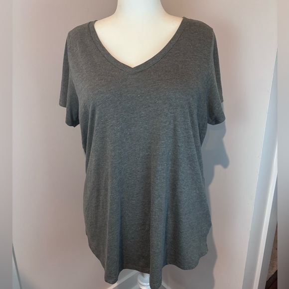 Torrid Classic Fit V-Neck Tee Size 3 / 3X – Heather Gray - Picture 1 of 9